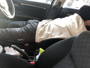 車中での腰痛予防の姿勢